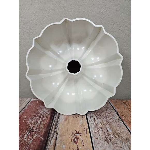 VTG Bundt Brand Northland Aluminum Fluted Tube Ombre 10" Cake Pan - Picture 2 of 11